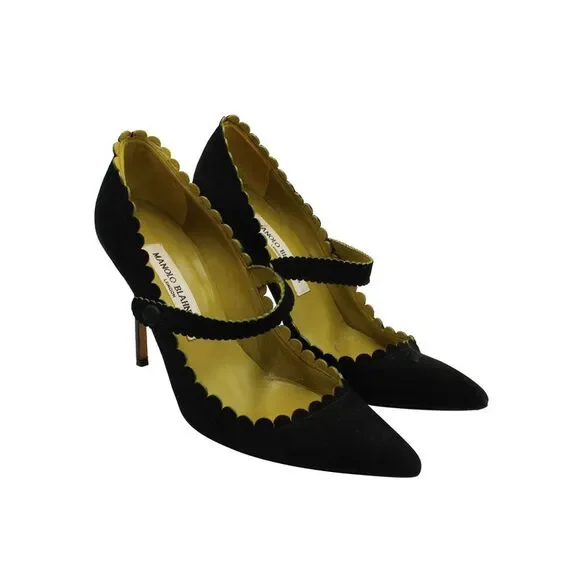 Manolo Blahnik Scallop-accent Pumps in Black Suede - Picture 3 of 7